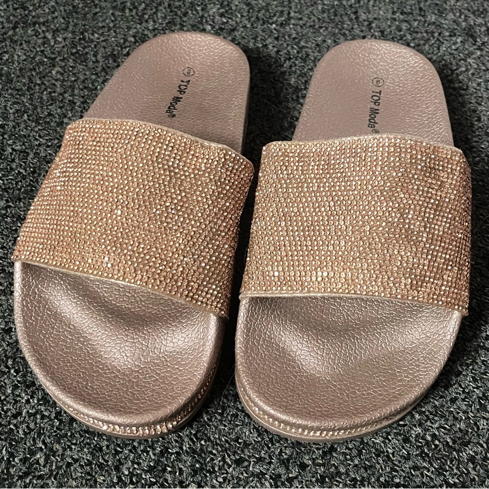 Top Moda• Sandals - Picture 3 of 3